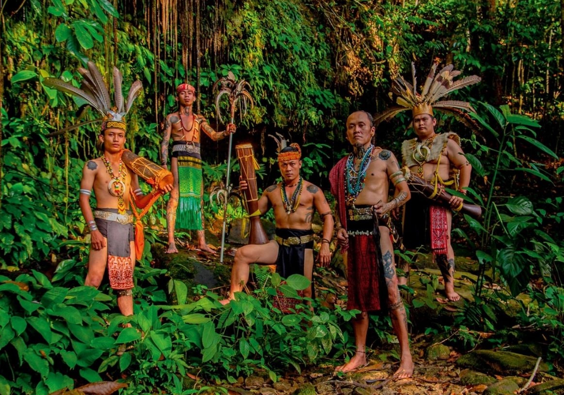our bandmates in Suku Menoa are connected through Sarawak’s Iban tribe. If there’s one thing that will truly bond the members of a band, it’s shared ancestry.