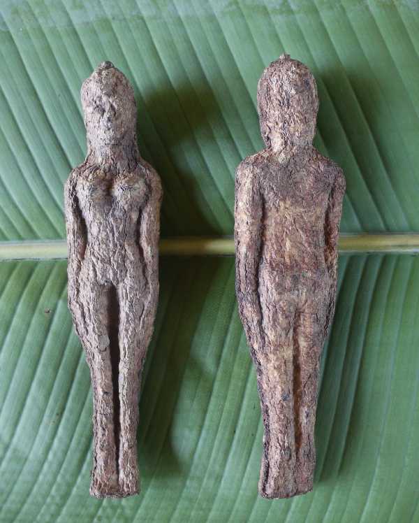 A modern Thai amulet depicting the Nariphon. In contemporary folk magic, the symbol has shifted from a warning against desire into a talisman actively used to cultivate charm and interpersonal attraction.